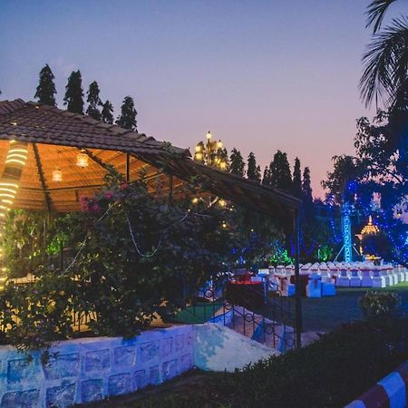 Pushp Vatika Resort & Lawns ナビムンバイ エクステリア 写真