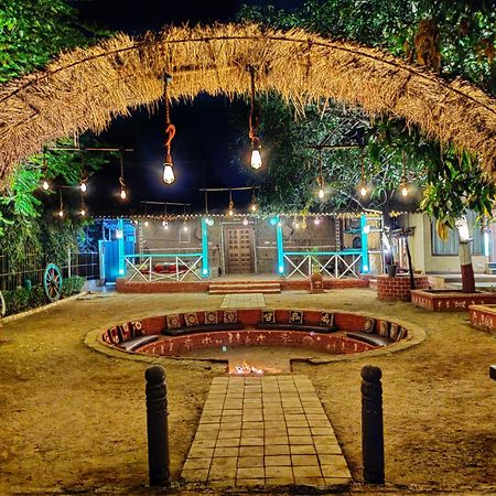 Pushp Vatika Resort & Lawns ナビムンバイ エクステリア 写真