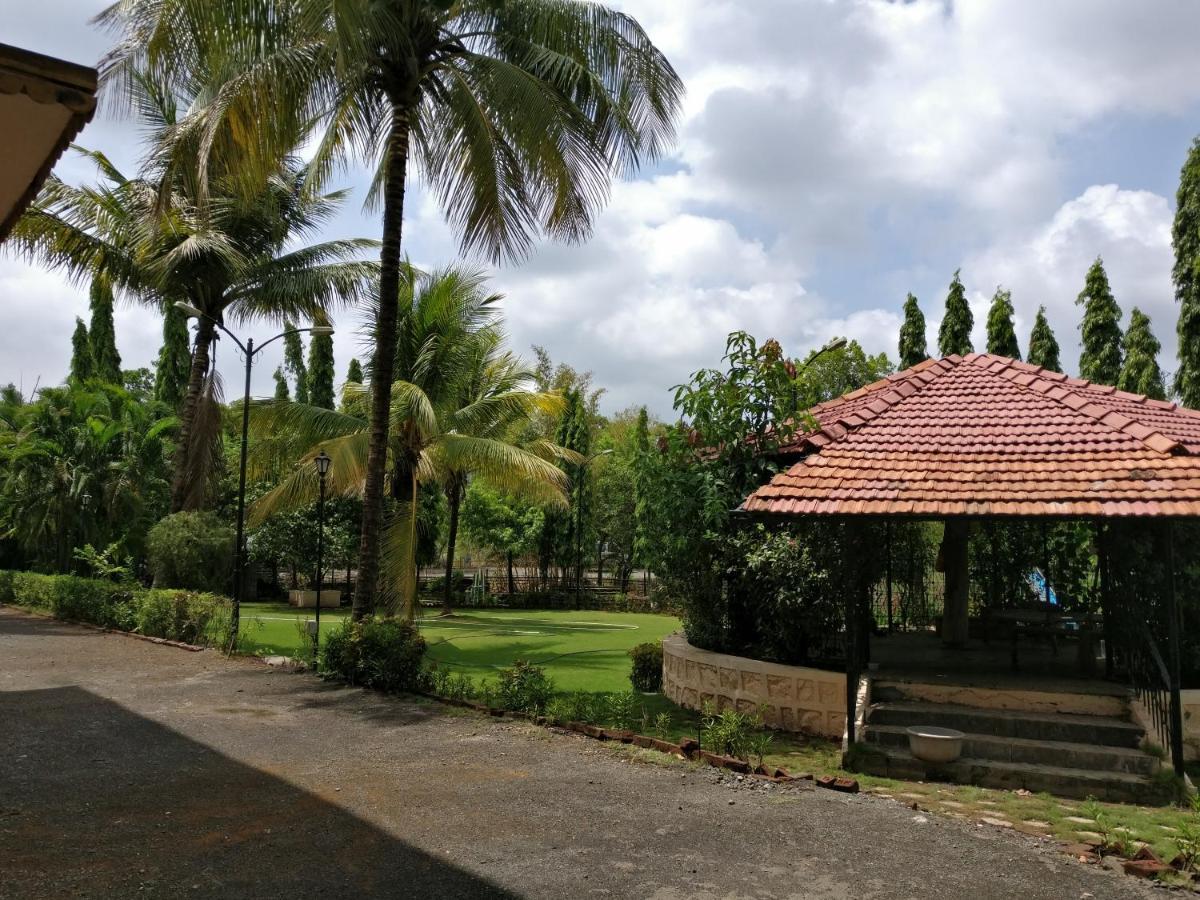Pushp Vatika Resort & Lawns ナビムンバイ エクステリア 写真
