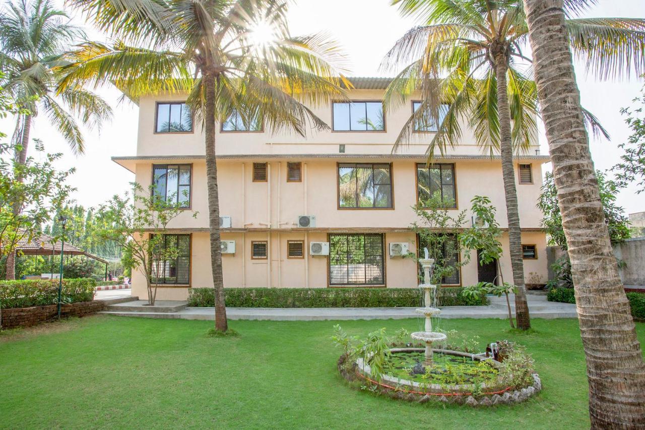 Pushp Vatika Resort & Lawns ナビムンバイ エクステリア 写真