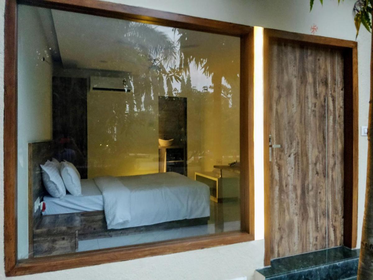Pushp Vatika Resort & Lawns ナビムンバイ エクステリア 写真