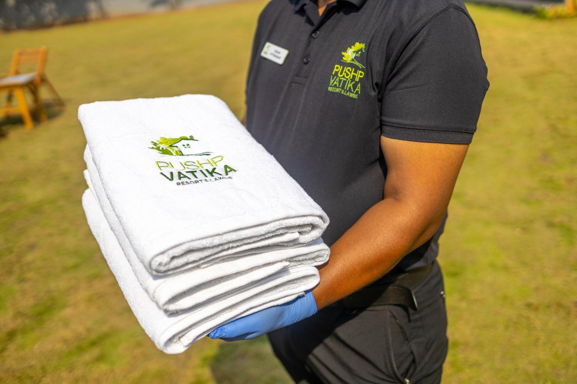 Pushp Vatika Resort & Lawns ナビムンバイ エクステリア 写真