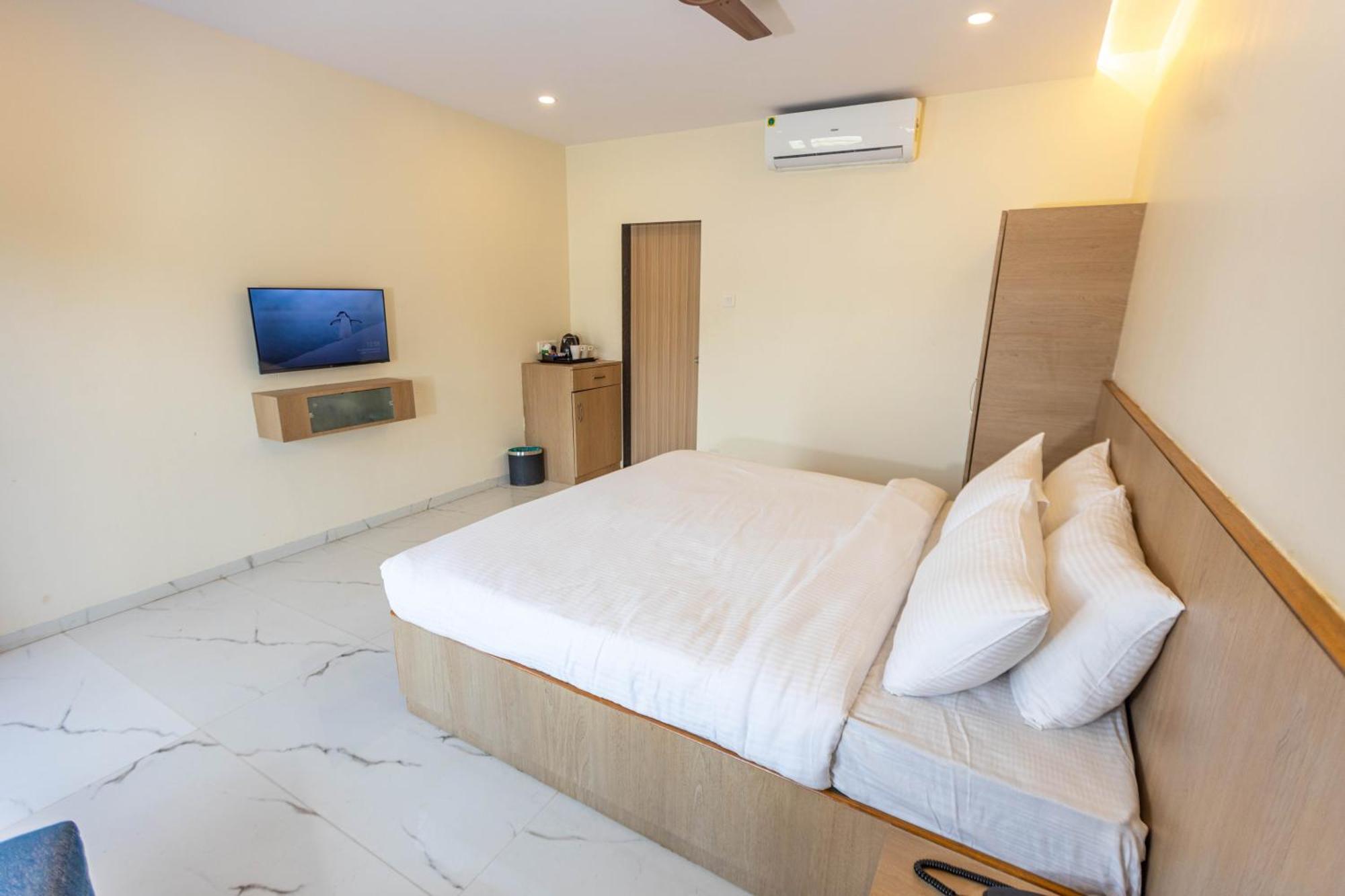 Pushp Vatika Resort & Lawns ナビムンバイ エクステリア 写真
