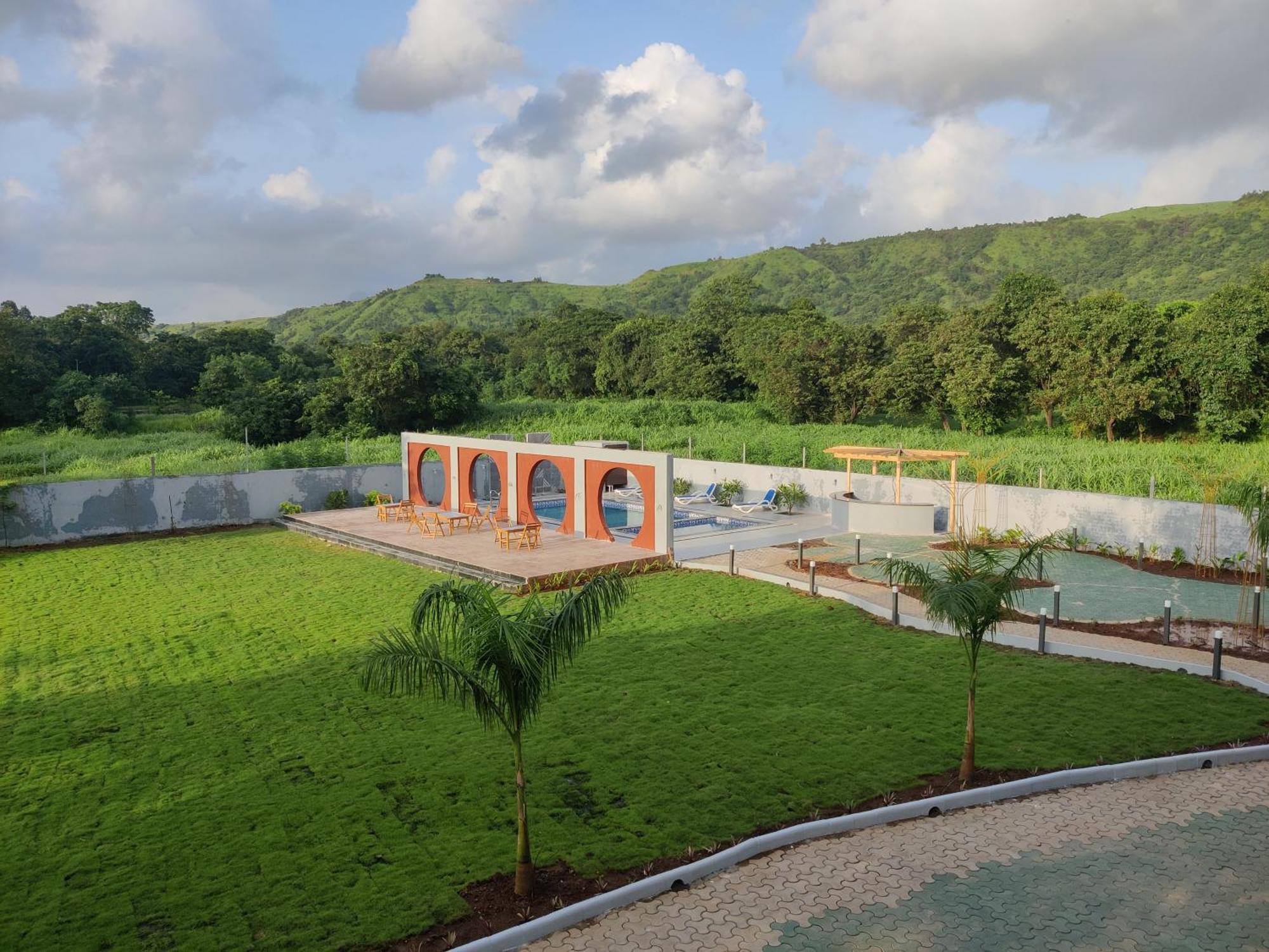 Pushp Vatika Resort & Lawns ナビムンバイ エクステリア 写真
