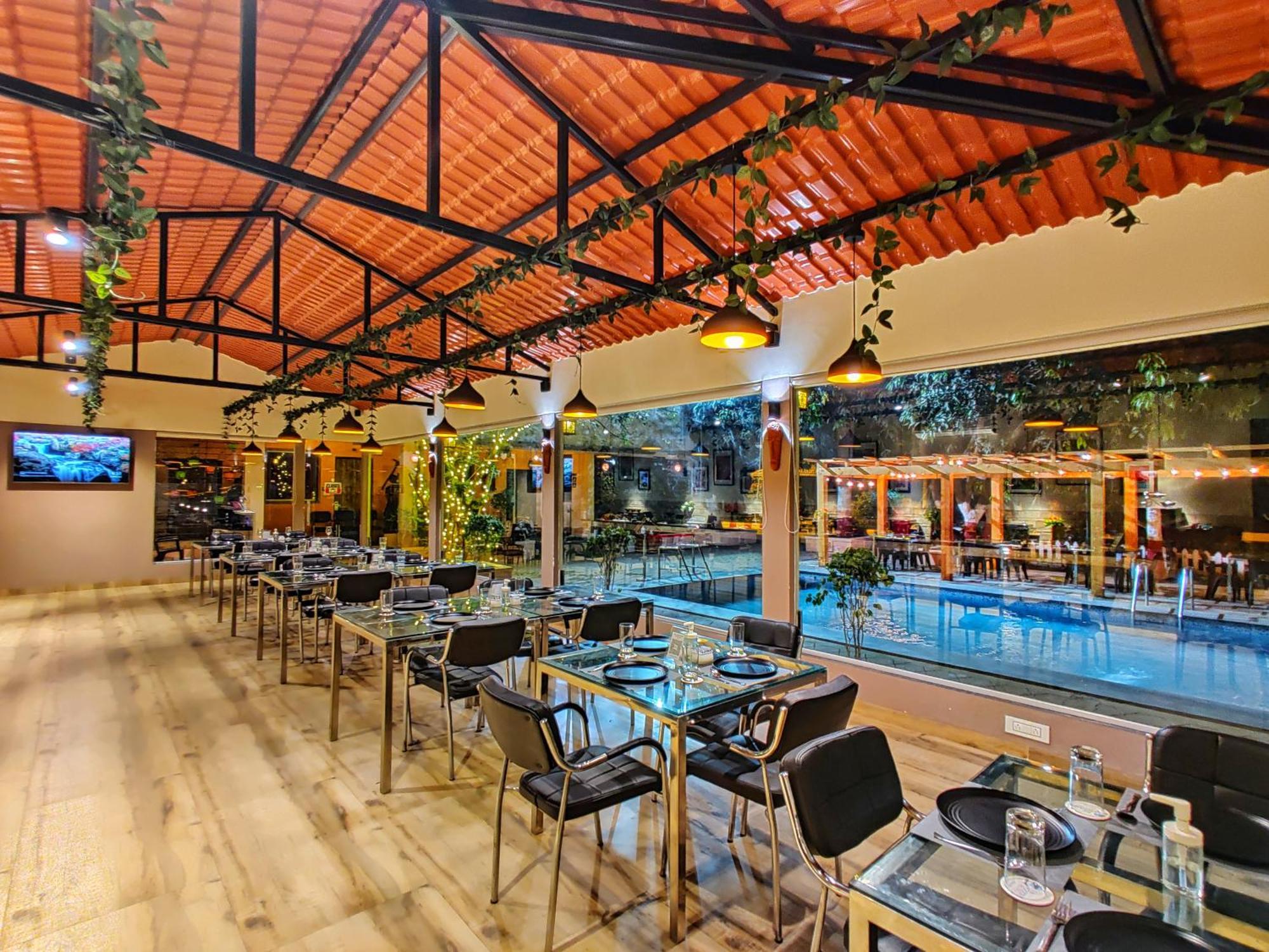 Pushp Vatika Resort & Lawns ナビムンバイ エクステリア 写真