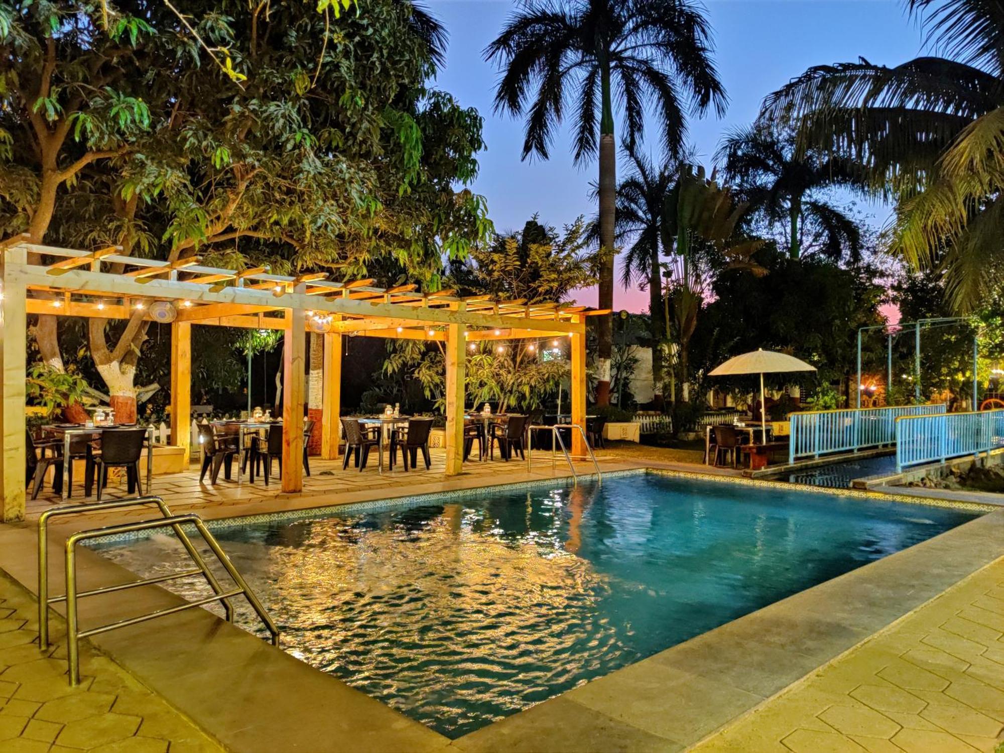Pushp Vatika Resort & Lawns ナビムンバイ エクステリア 写真