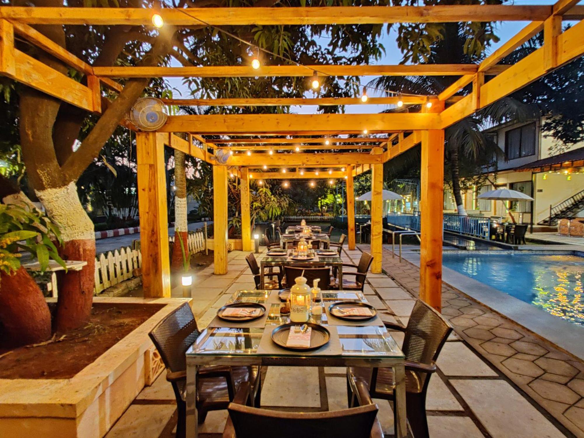 Pushp Vatika Resort & Lawns ナビムンバイ エクステリア 写真