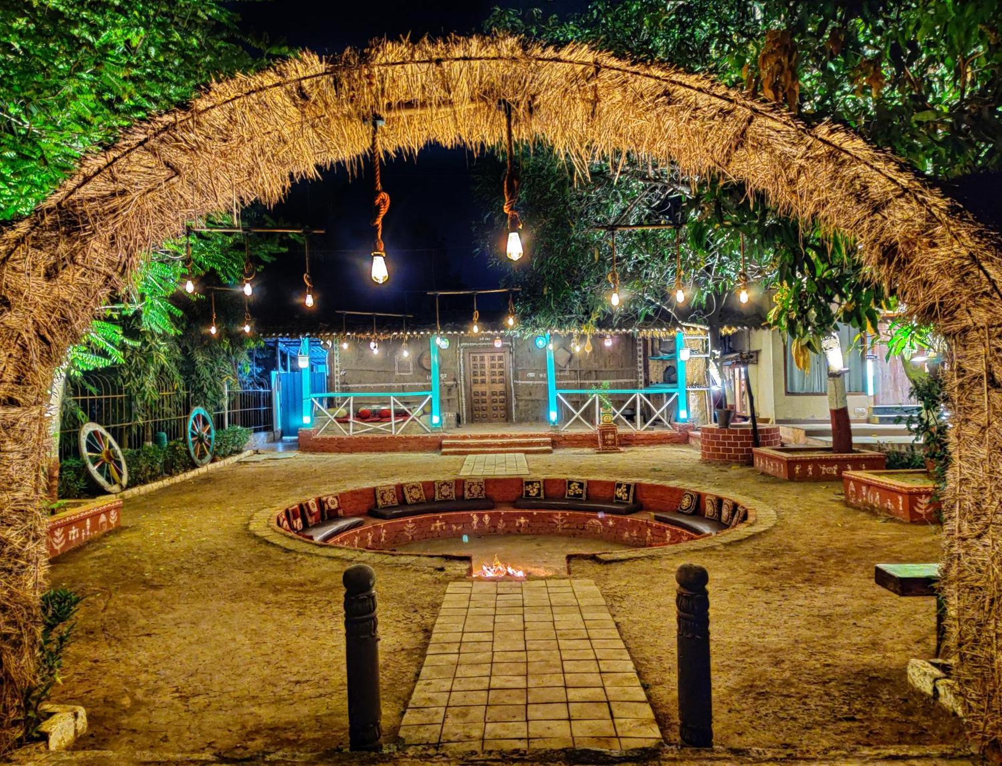 Pushp Vatika Resort & Lawns ナビムンバイ エクステリア 写真